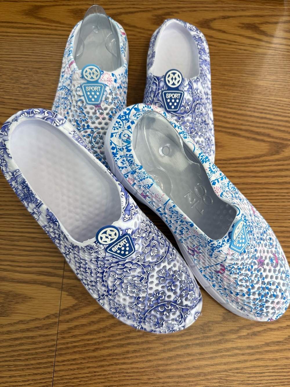 2 pair bundle Like Crocks Women’s Sport 8.5 Water/Beach Shoes - Blue Pink Patter
